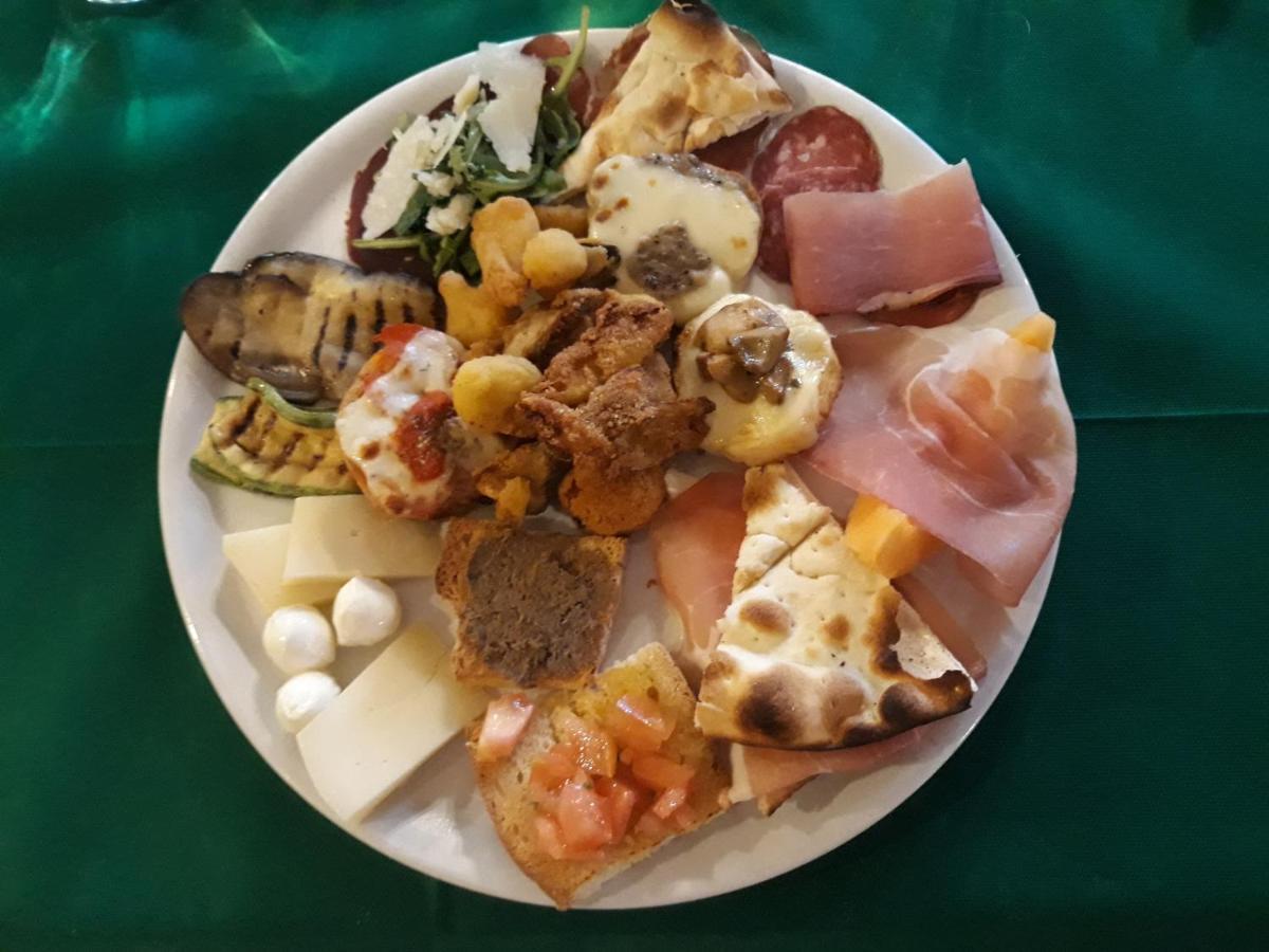 Hotel Ristorante Montenerone Apecchio Zewnętrze zdjęcie
