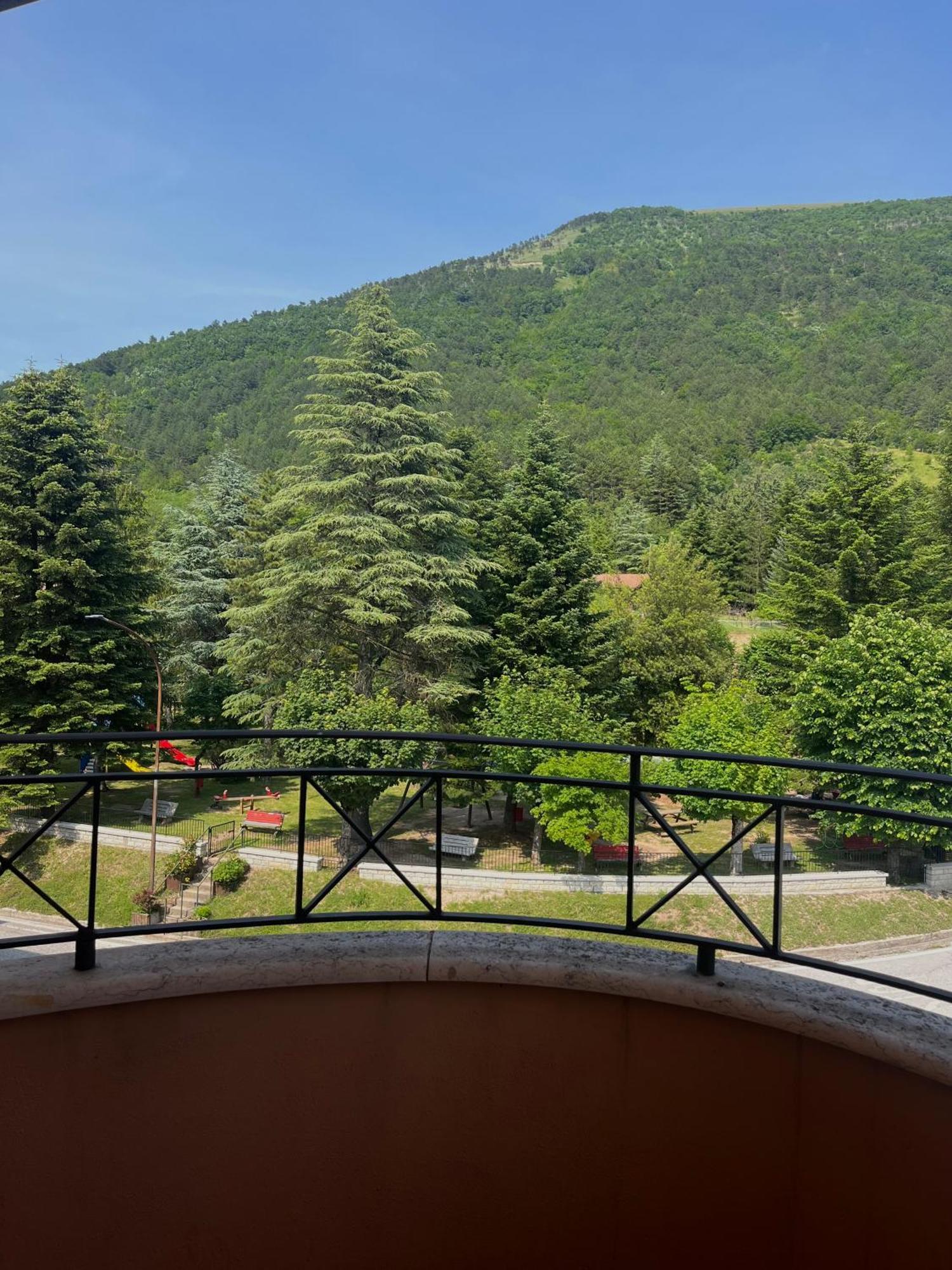 Hotel Ristorante Montenerone Apecchio Zewnętrze zdjęcie
