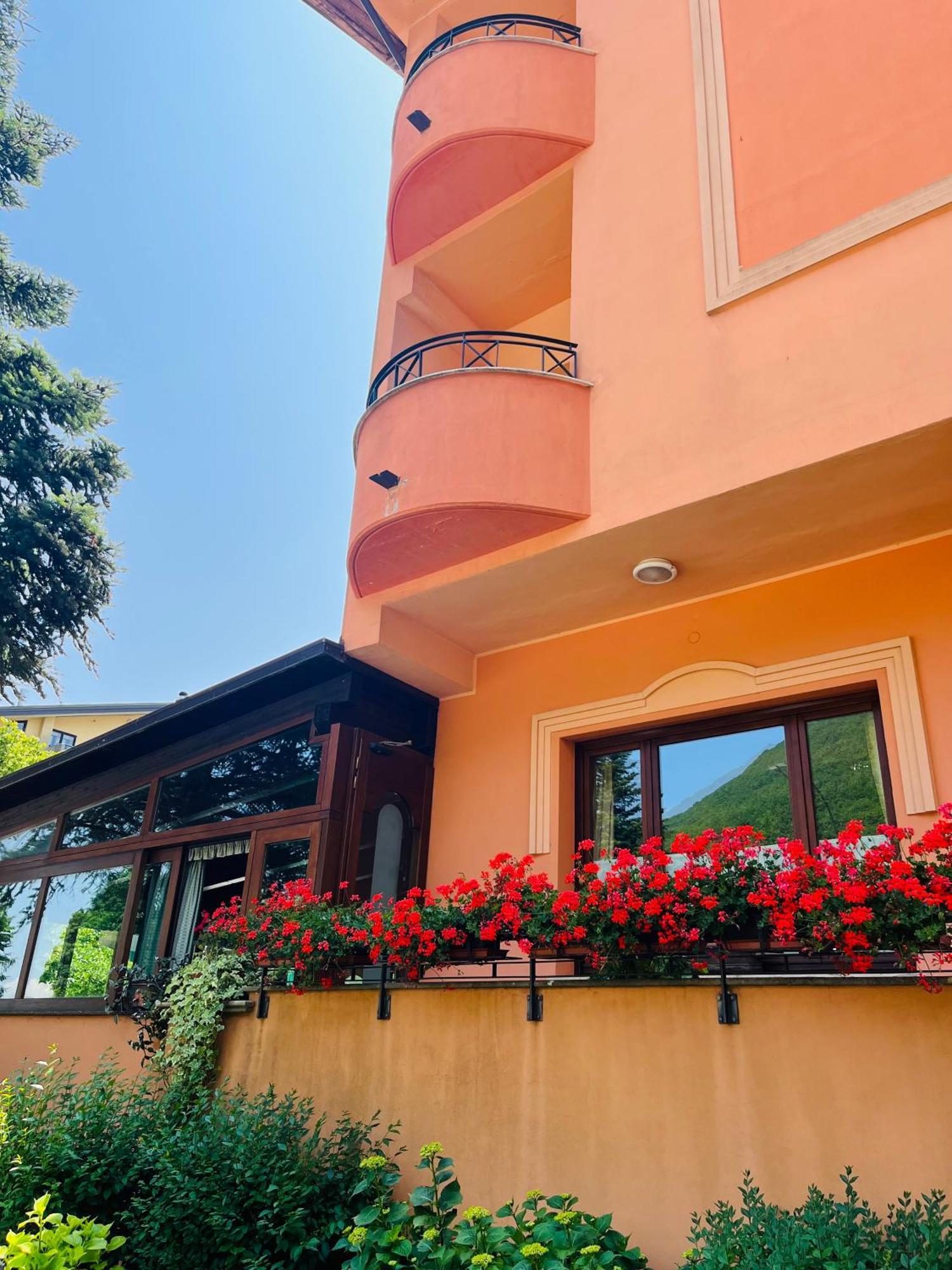 Hotel Ristorante Montenerone Apecchio Zewnętrze zdjęcie