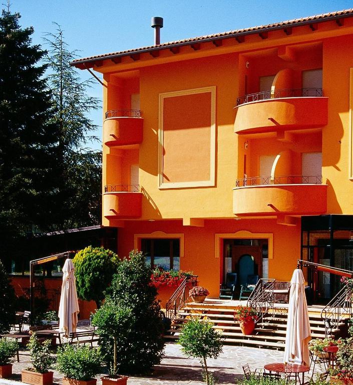Hotel Ristorante Montenerone Apecchio Zewnętrze zdjęcie